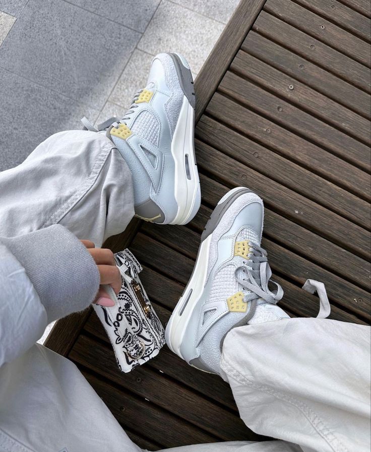 Air Jordan 4 Retro SE Craft Photon Dust