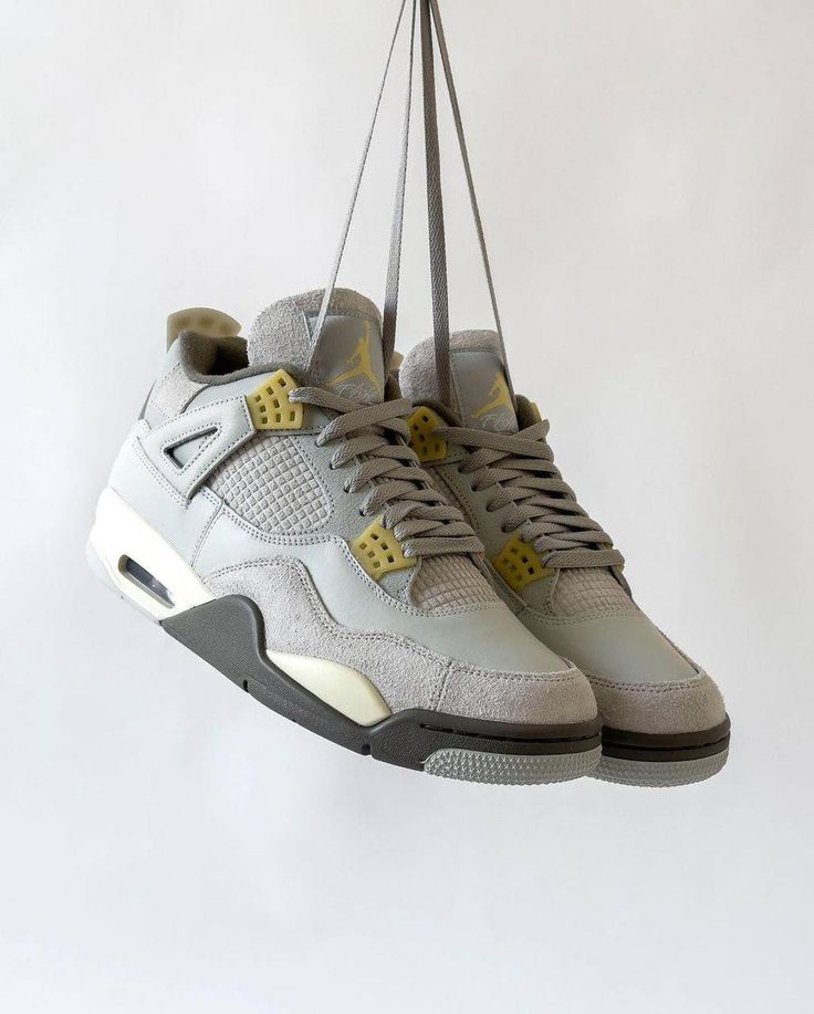 Air Jordan 4 Retro SE Craft Photon Dust