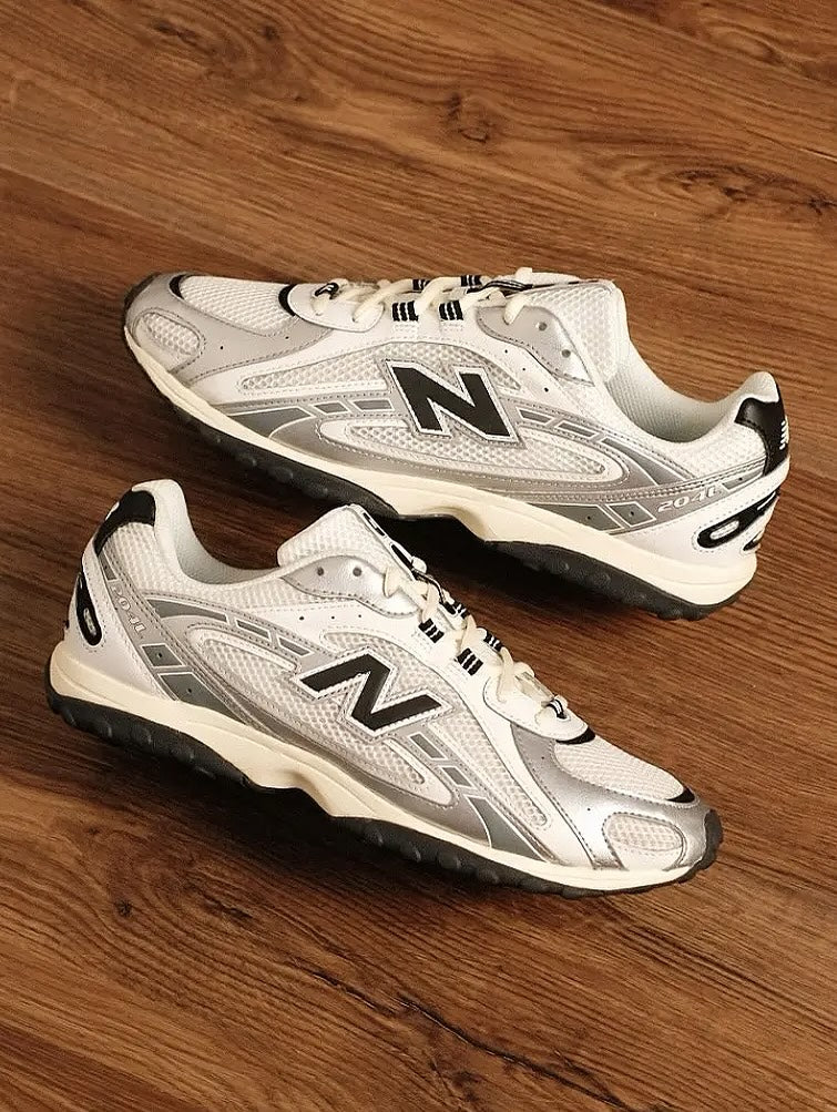 New Balancee 204L "Metallic Silver” Color