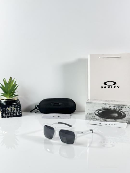 Oakleyy 3103 Ice Black