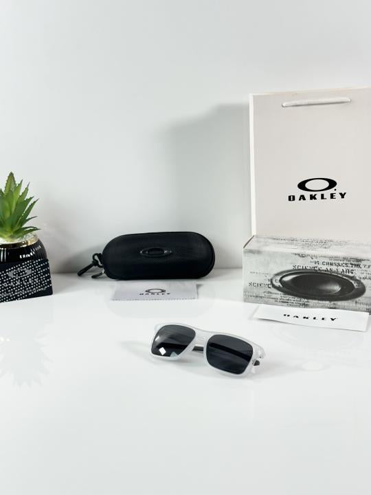 Oakleyy 3103 Ice Black