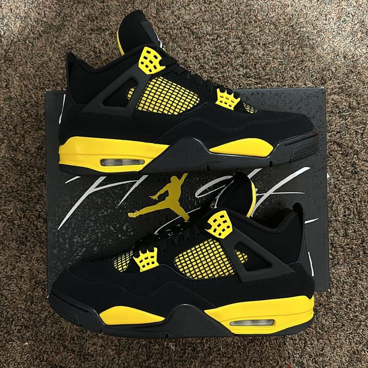 Air Jordan 4 Retro - Thunder Yellow