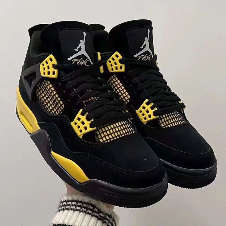 Air Jordan 4 Retro - Thunder Yellow