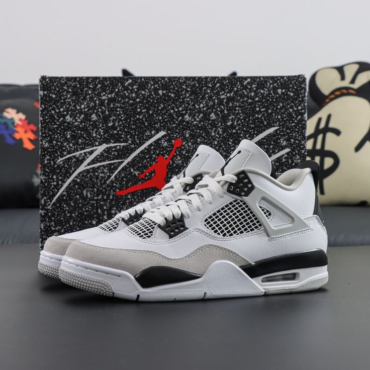Air Jordan 4 Retro GS Military Black White Neutral Grey