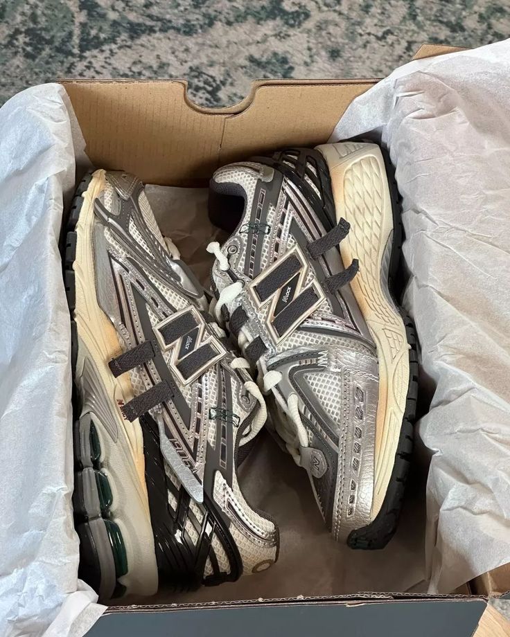 NEW BALANCE 1906 SPECIAL EDITION