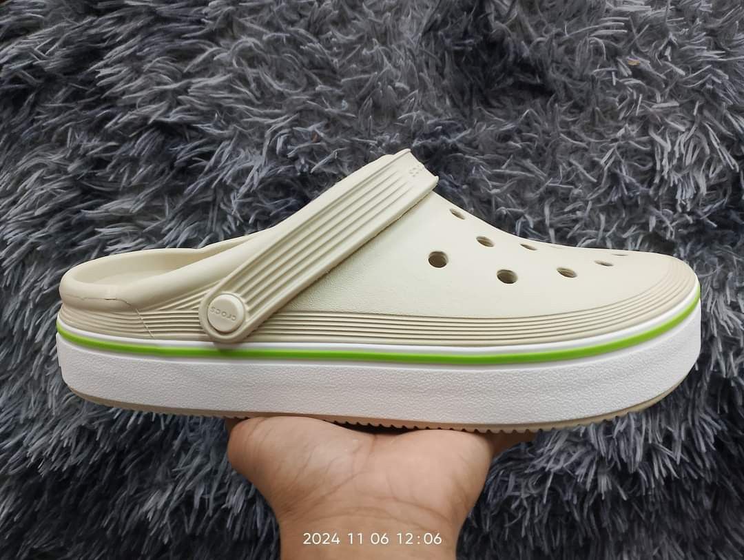 Crocss Off Court Clogss