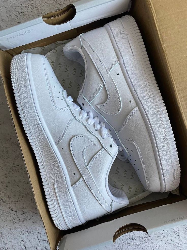 NIKEE AIRFORCE 1 TRIPPLE WHITE FULL KIT (UĀ QUALITY)