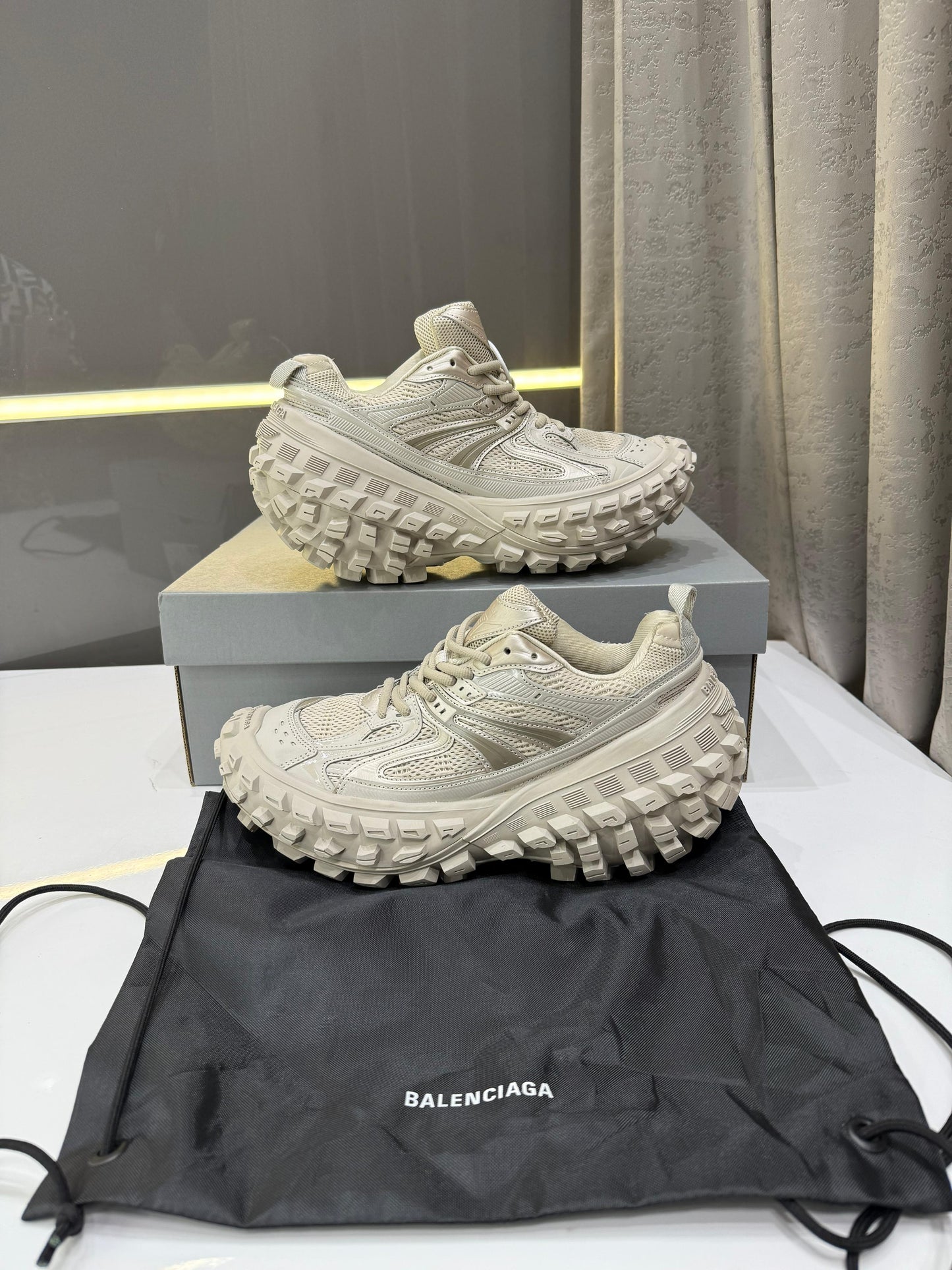 BALENCIAGA DEFENDER