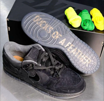 Duck Of the Feather x Nike Sb Dunk Low "Black University"