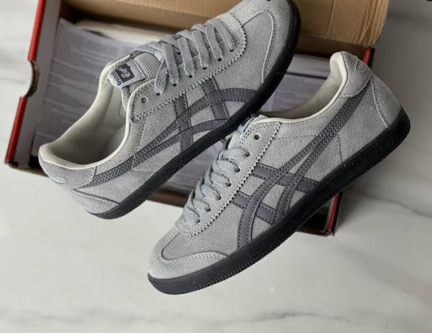 ONITSUKA TIGER TOKUTON GUM SOLE GREY