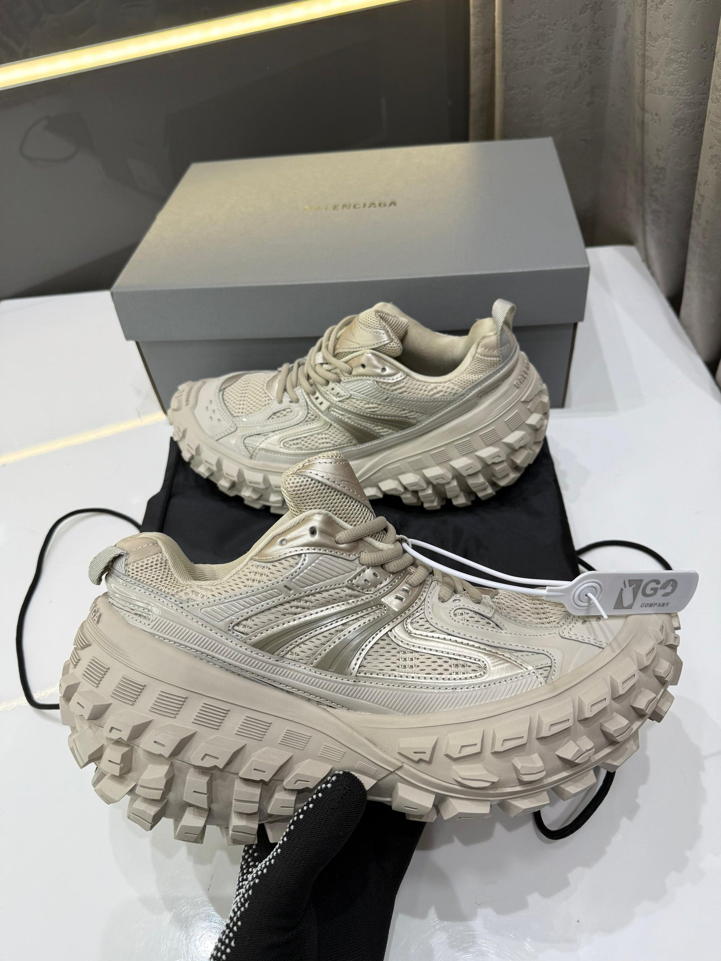 BALENCIAGA DEFENDER