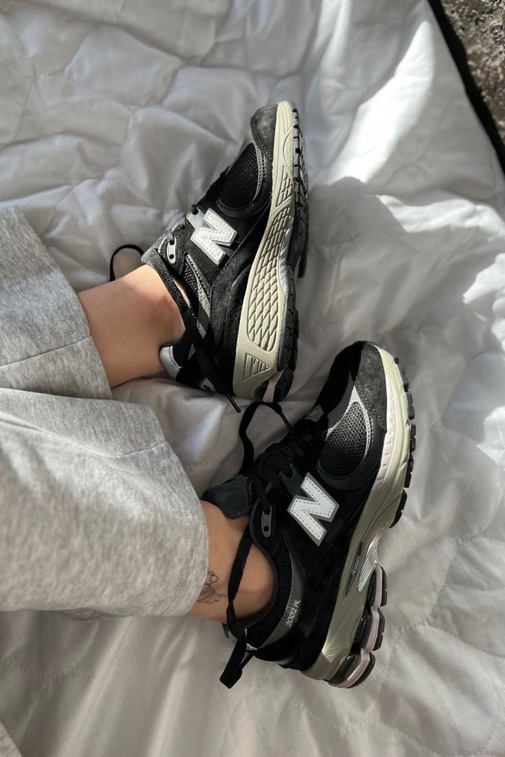 NEW BALANCE 2002R SHADOW BLACK