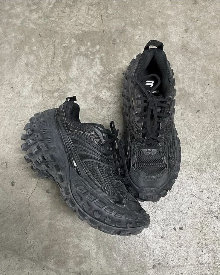 Balenciaga defender