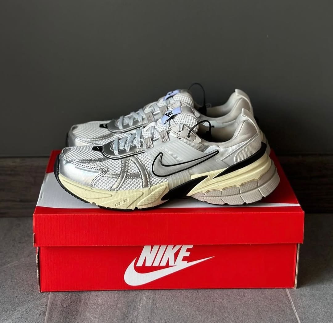 Nike V2k Run "Silver Metallic"