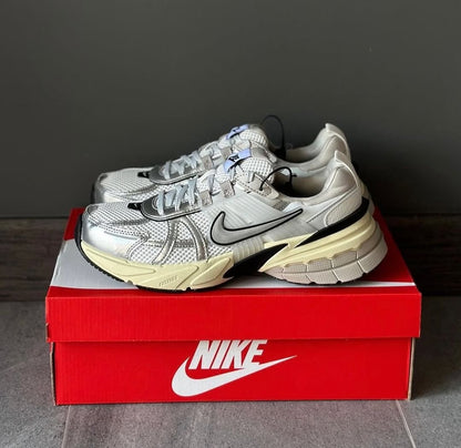 Nike V2k Run "Silver Metallic"