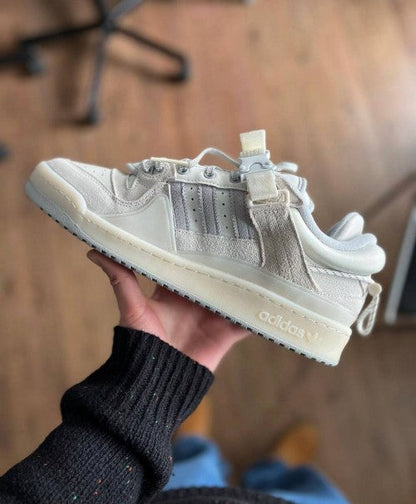 ADIDAS BAD BUNNY FORUM BUCKLE CLOUD WHITE
