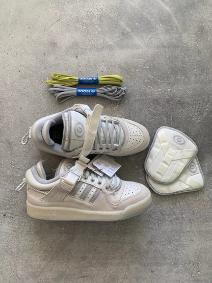 ADIDAS BAD BUNNY FORUM BUCKLE CLOUD WHITE